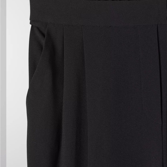 Aritzia Babaton Cohen Pant pleated with pockets and elastic back. Black size 8 - Picture 9 of 16